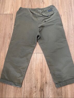 Patagonia Men's Olive Green “Baggies” Pants with Back Flap Pocket (read)